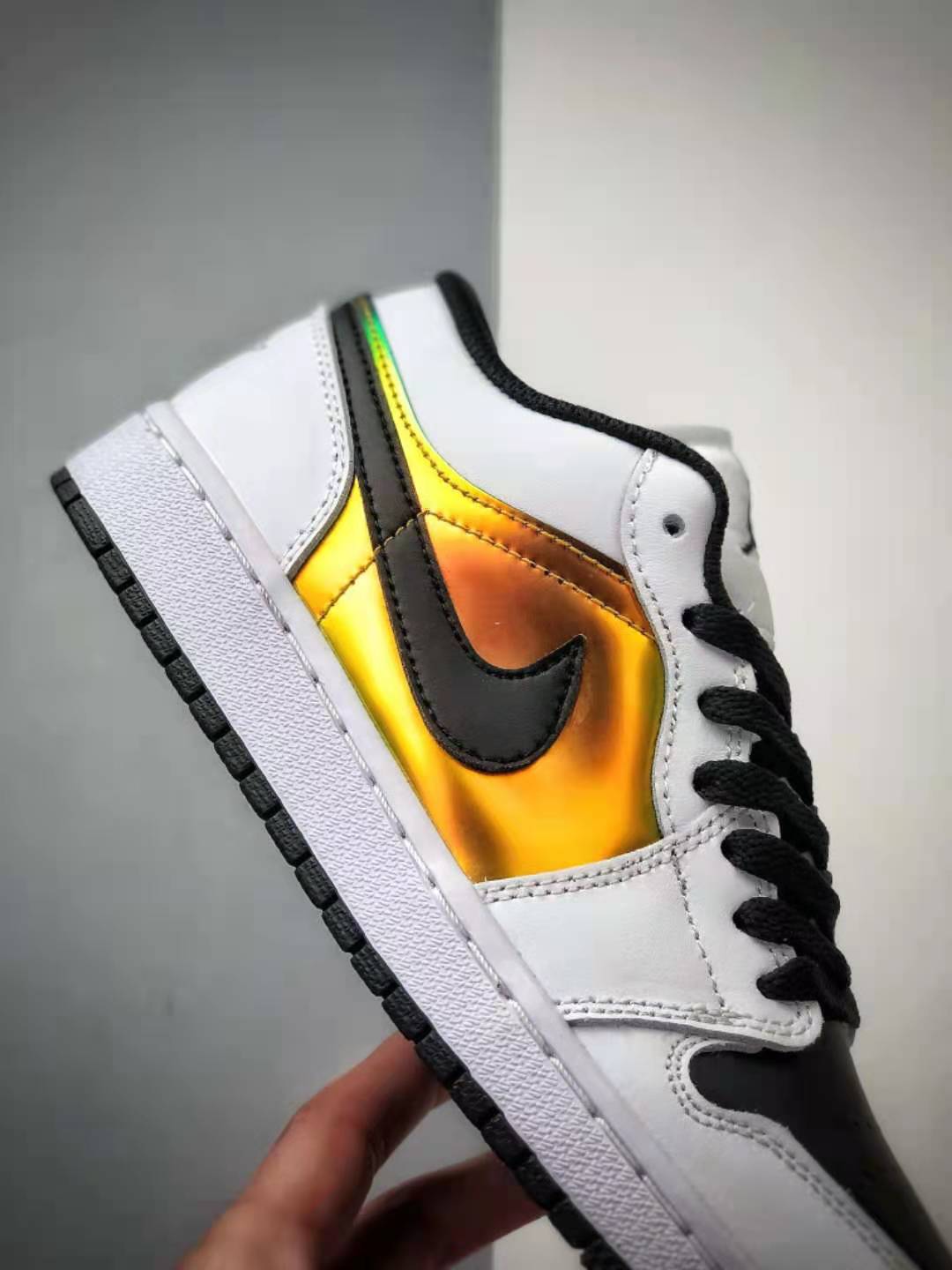 Air Jordan 1 Low SE 'Color-Shifting' - Get the Ultimate Style Upgrade!