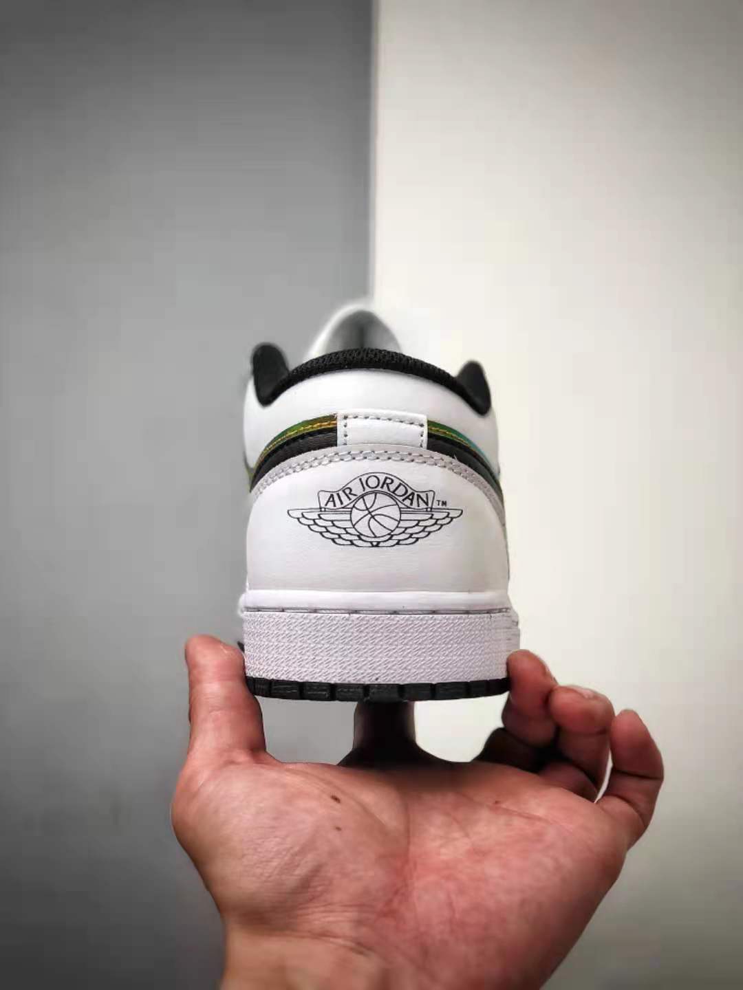 Air Jordan 1 Low SE 'Color-Shifting' - Get the Ultimate Style Upgrade!