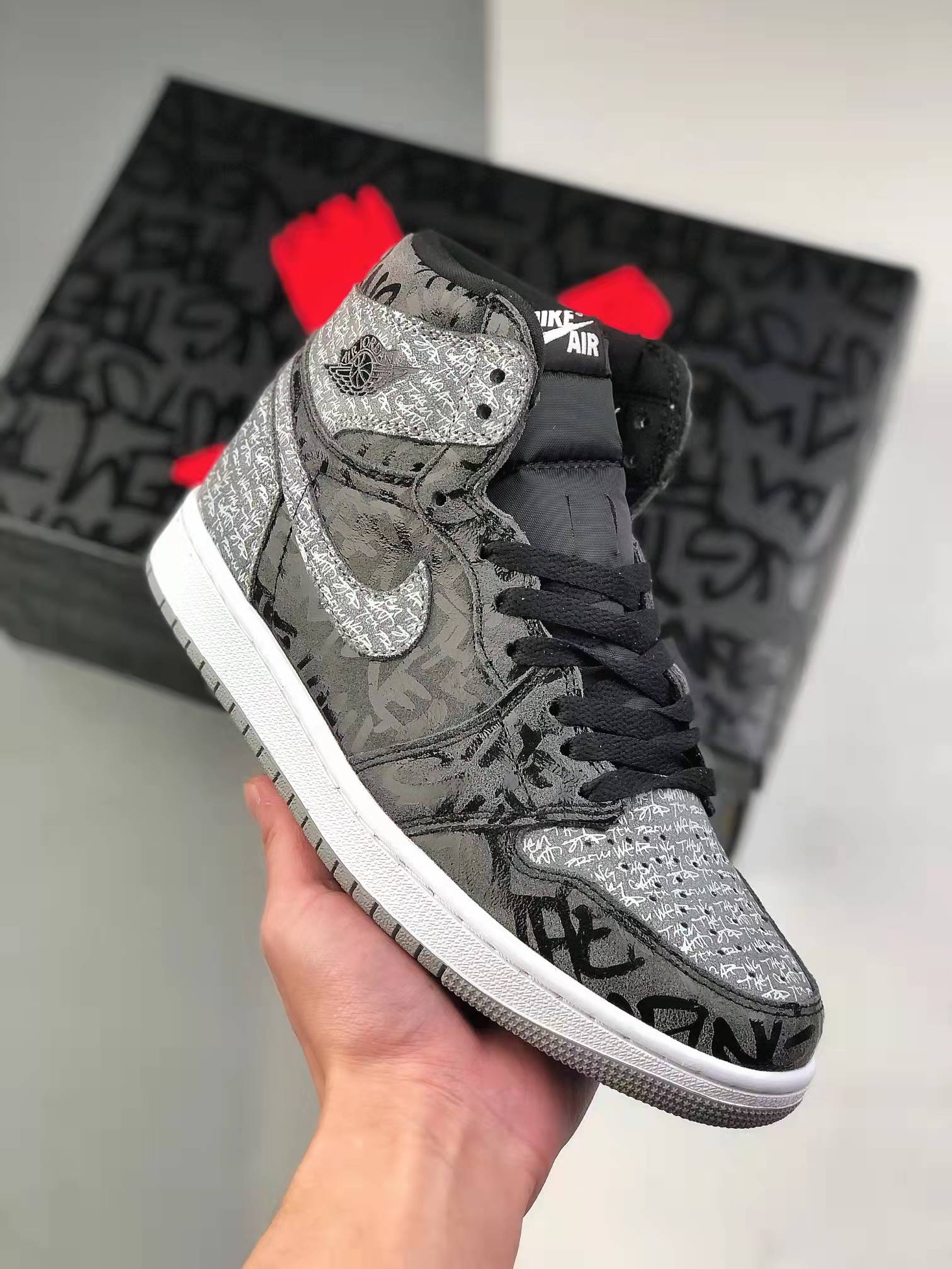 Air Jordan 1 High OG 'Rebellionaire' 555088-036