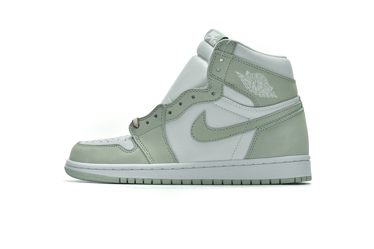 Air Jordan 1 Retro High OG 'Seafoam' CD0461-002 - Classic Style and Fresh Colorway Available Now!