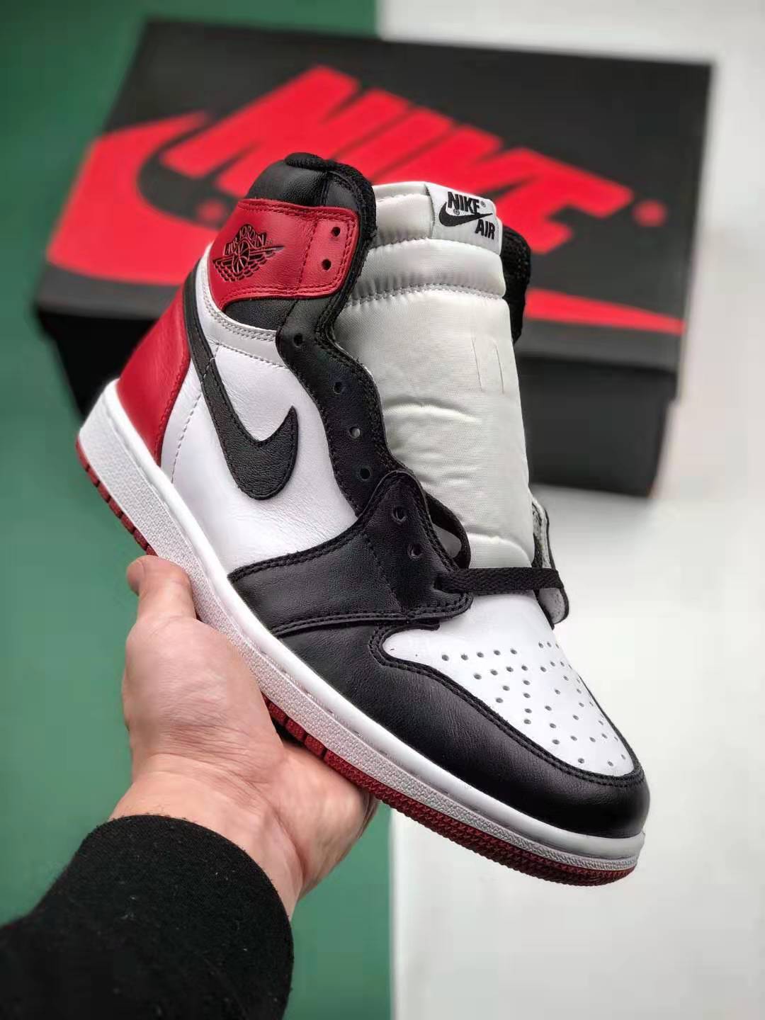 Air Jordan 1 Retro High OG 'Black Toe' 2016 555088-125