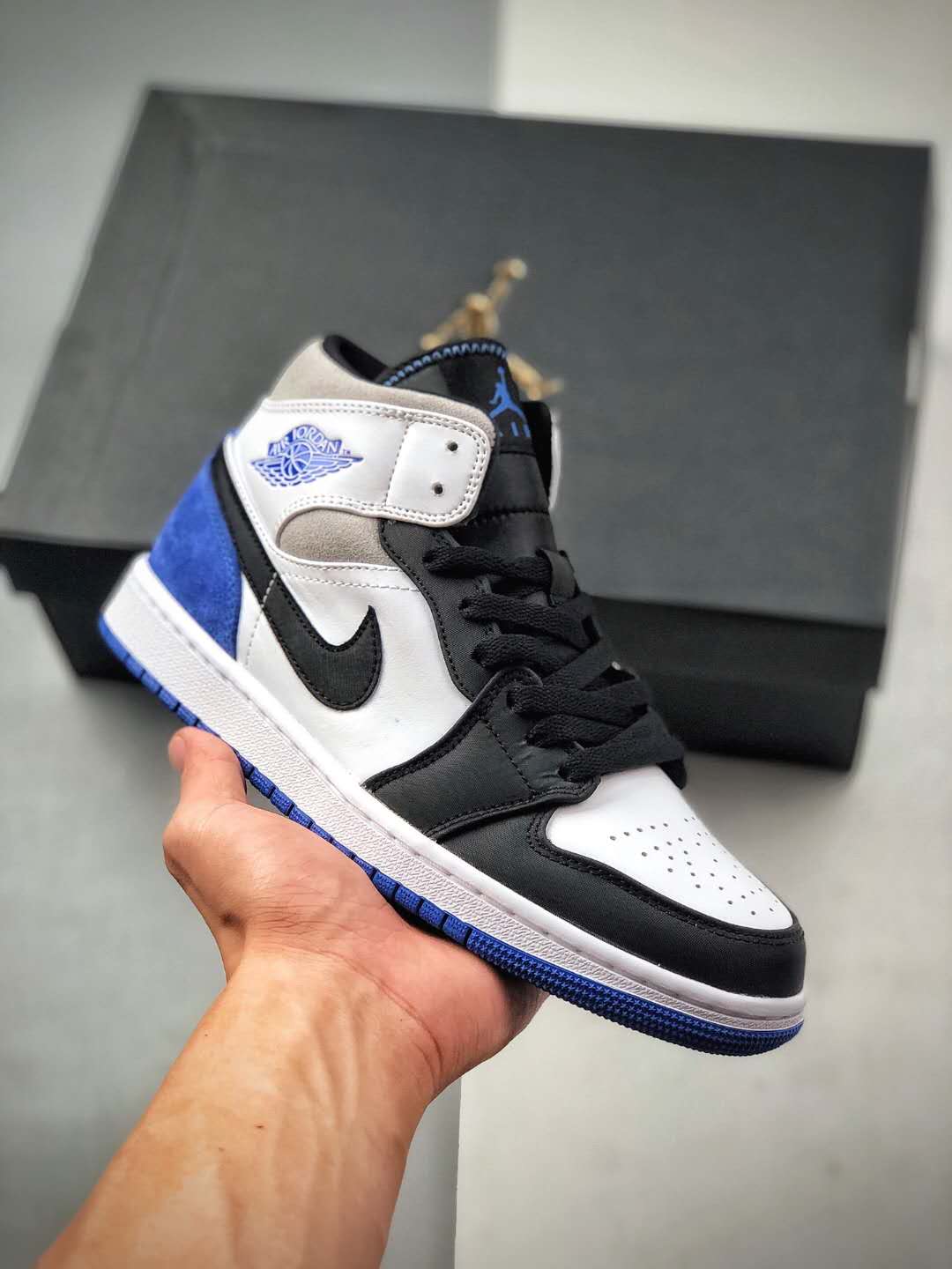 Air Jordan 1 Mid SE 'Royal Black Toe' 852542-102 - Classic Style with a Modern Twist
