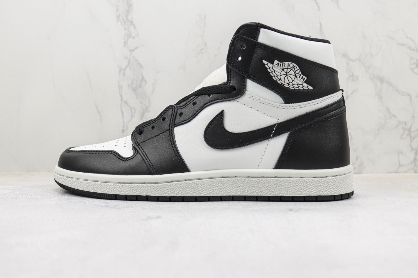 Air Jordan 1 Retro High '85 OG 'Black White' BQ4422-001 - Limited Edition Sneakers
