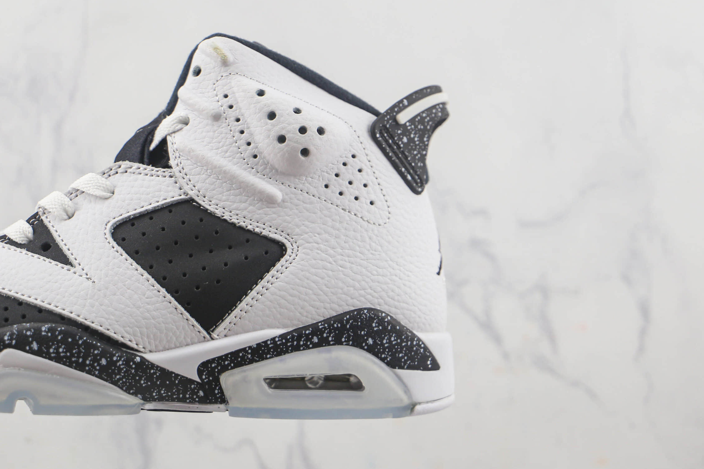 Air Jordan 6 Retro 'Oreo' 384664-101 - Stylish and Classic Sneakers
