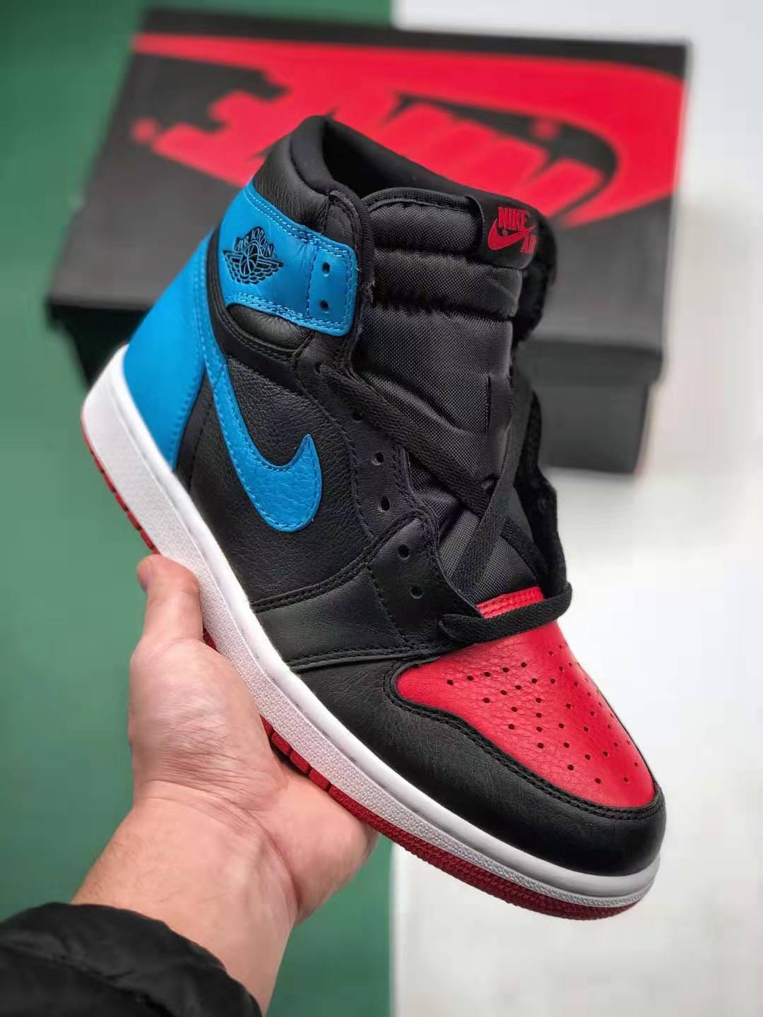 Air Jordan 1 High OG 'UNC to Chicago' CD0461-046: Iconic Style for Sneaker Enthusiasts