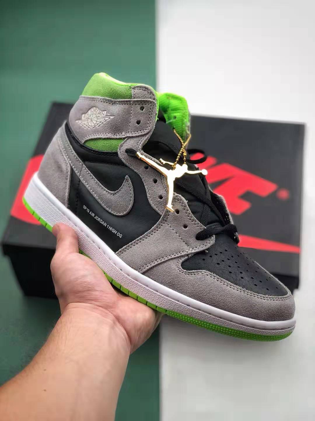Air Jordan 1 Retro High OG 'Neutral Grey Volt' 555088-070